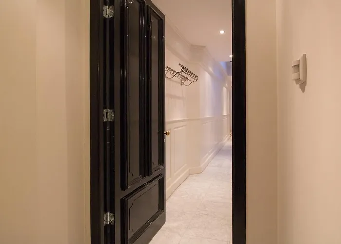 The Royal - R.q.c. *