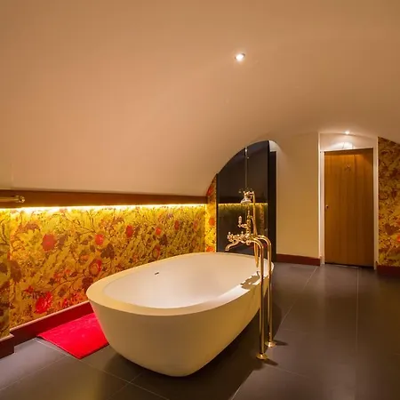 The Royal - R.q.c. *