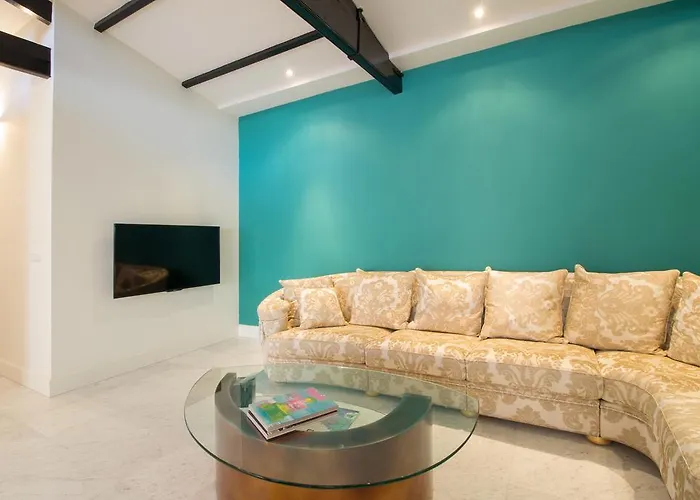 The Royal - R.q.c. *